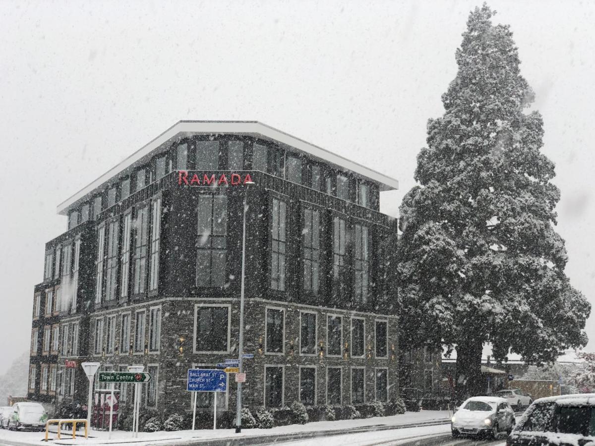 Ramada By Wyndham Queenstown Central Buitenkant foto