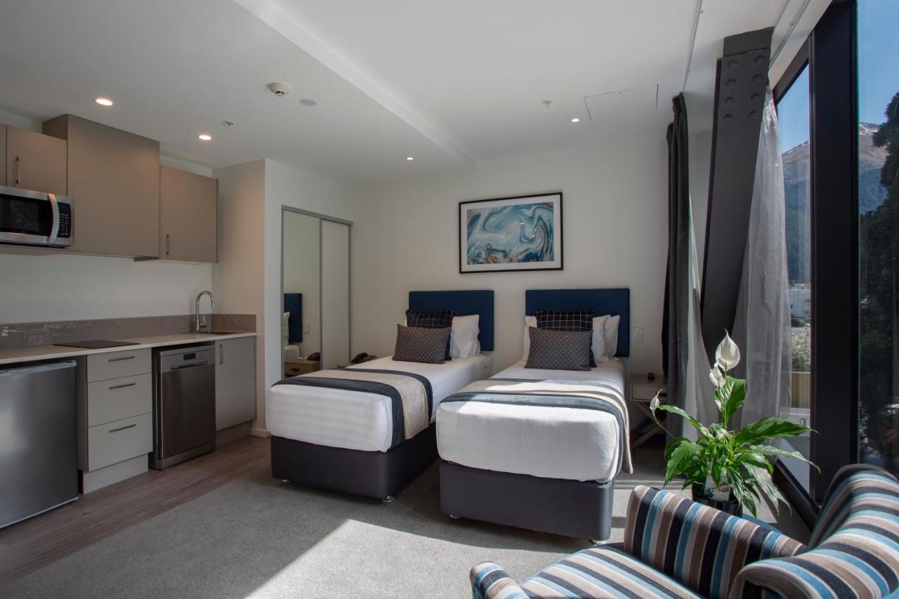 Ramada By Wyndham Queenstown Central Buitenkant foto