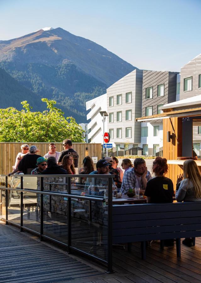 Ramada By Wyndham Queenstown Central Buitenkant foto