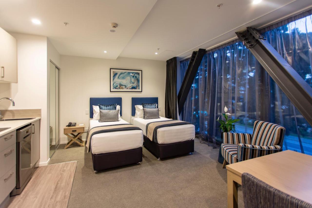 Ramada By Wyndham Queenstown Central Buitenkant foto