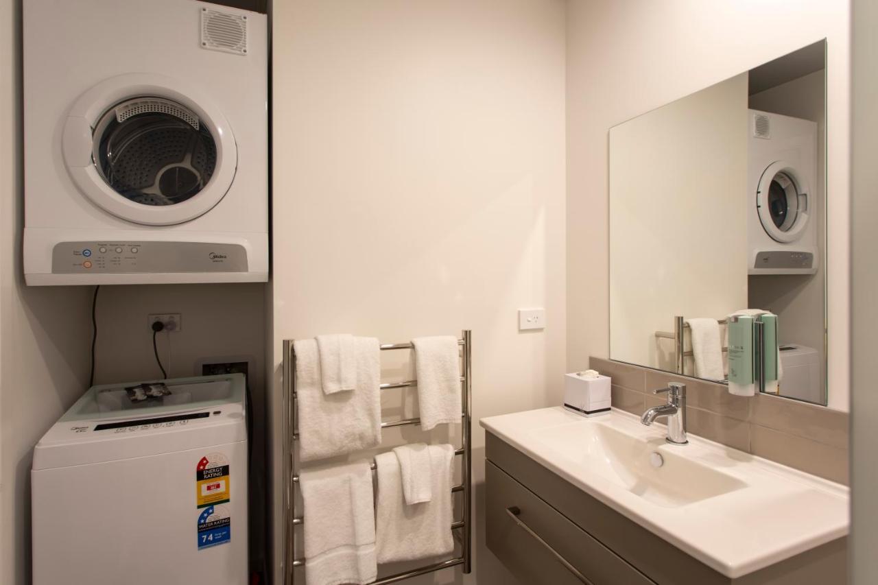 Ramada By Wyndham Queenstown Central Buitenkant foto