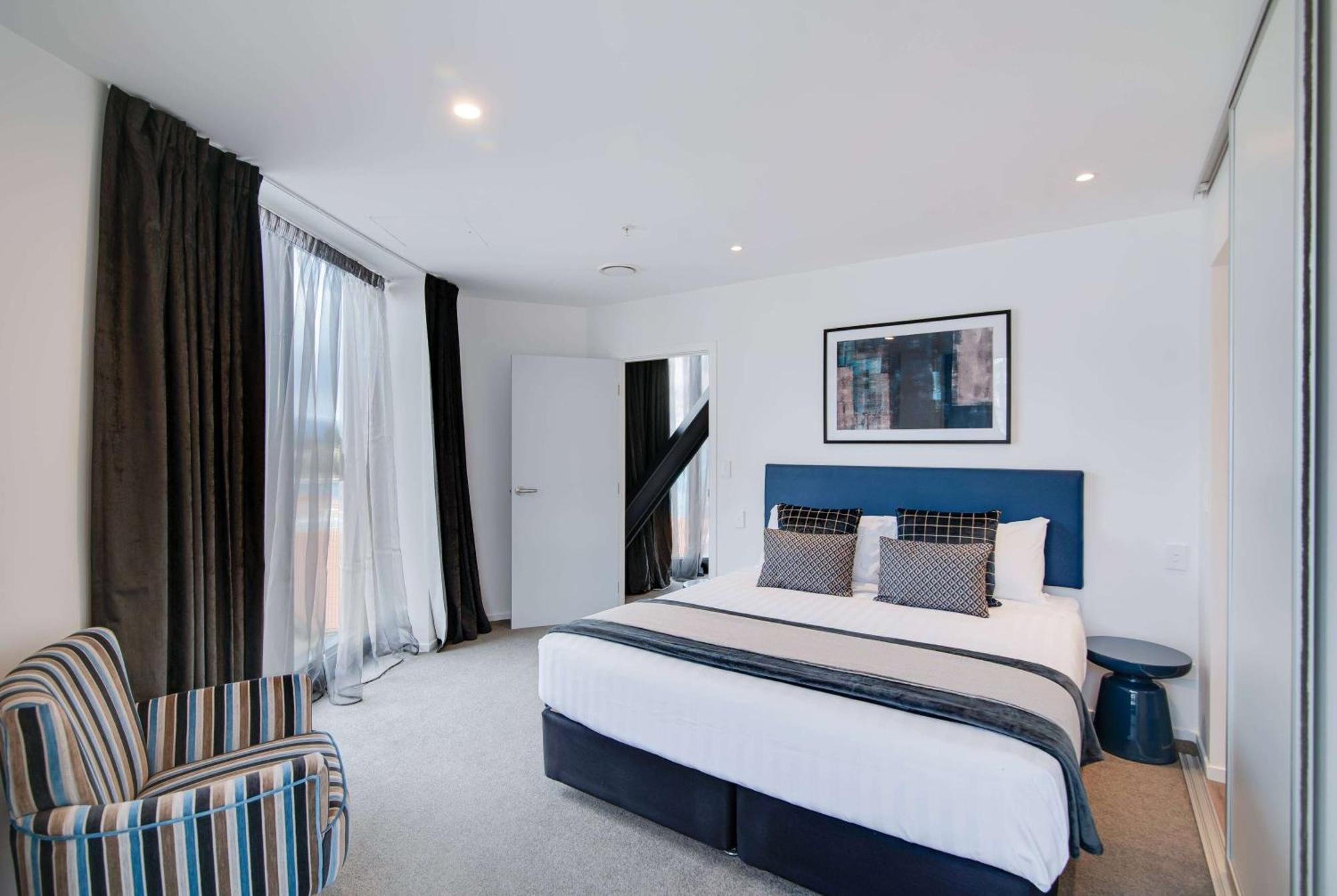 Ramada By Wyndham Queenstown Central Buitenkant foto