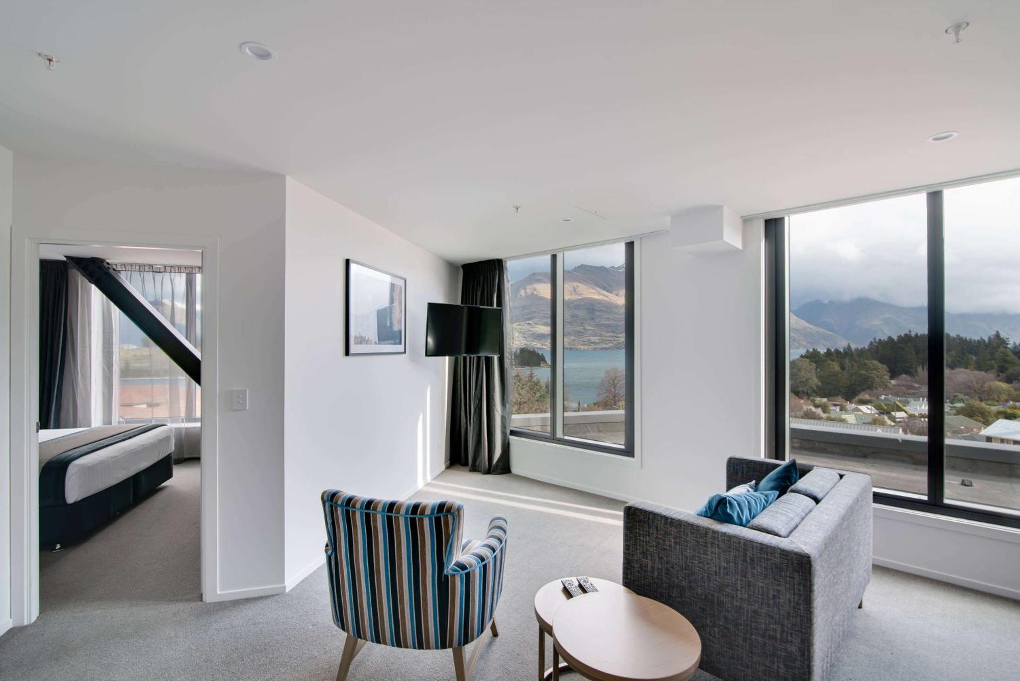 Ramada By Wyndham Queenstown Central Buitenkant foto
