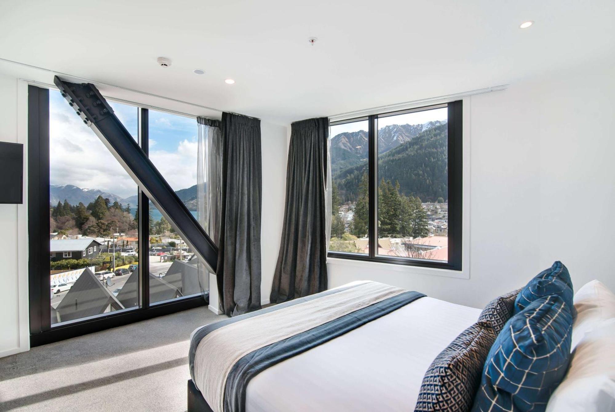 Ramada By Wyndham Queenstown Central Buitenkant foto