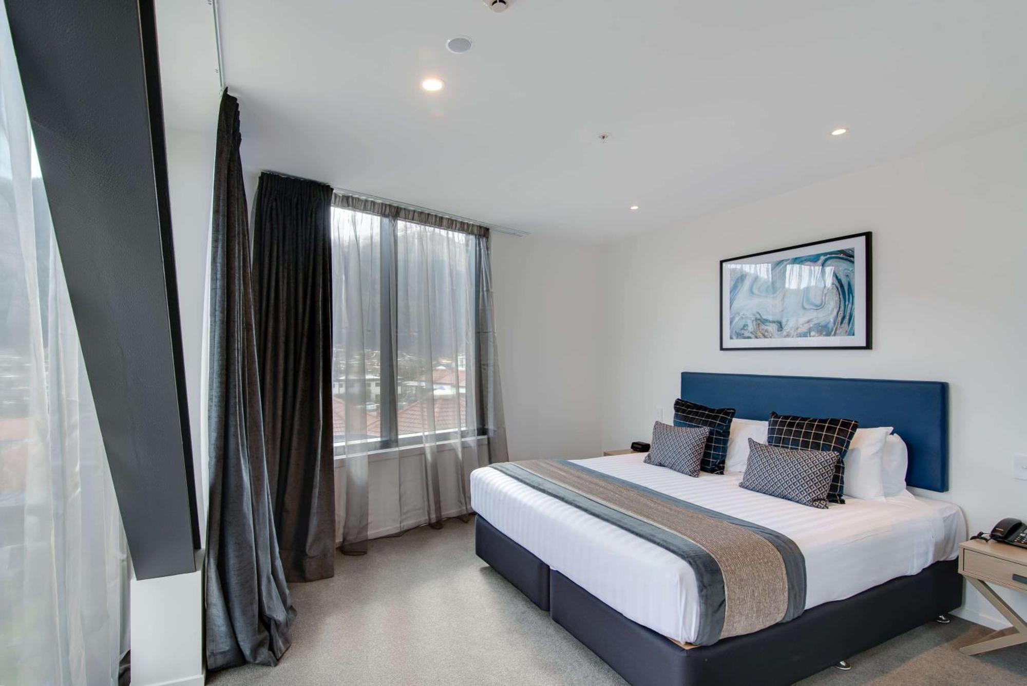 Ramada By Wyndham Queenstown Central Buitenkant foto