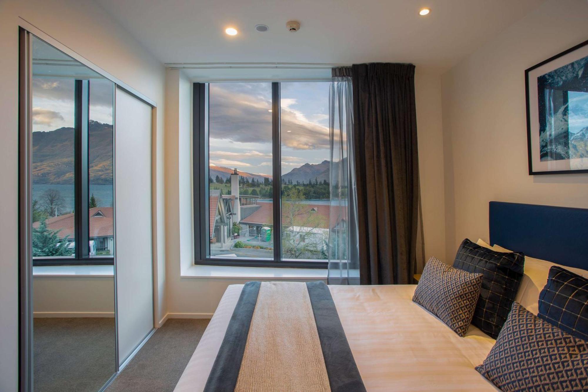 Ramada By Wyndham Queenstown Central Buitenkant foto