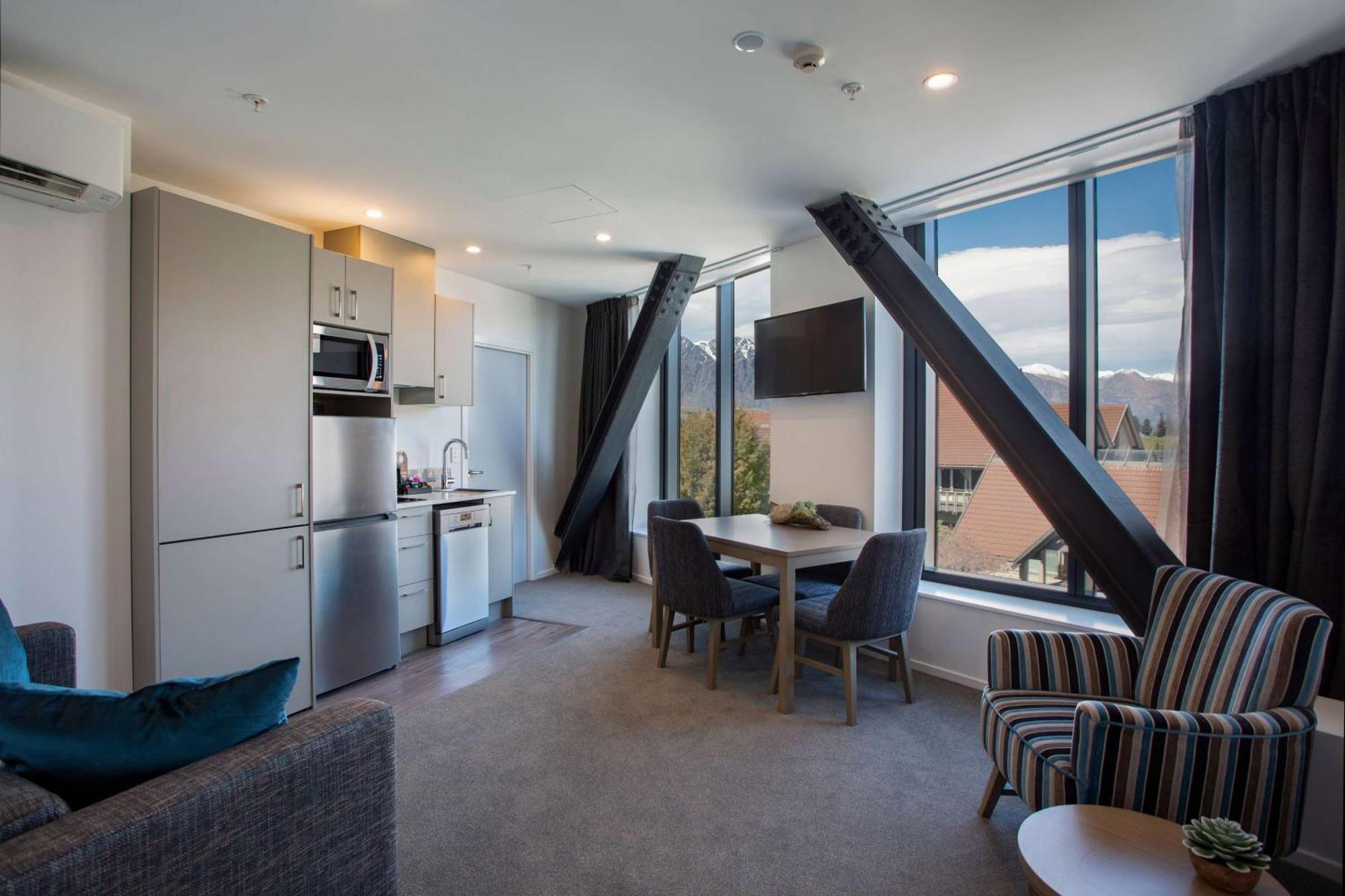 Ramada By Wyndham Queenstown Central Buitenkant foto