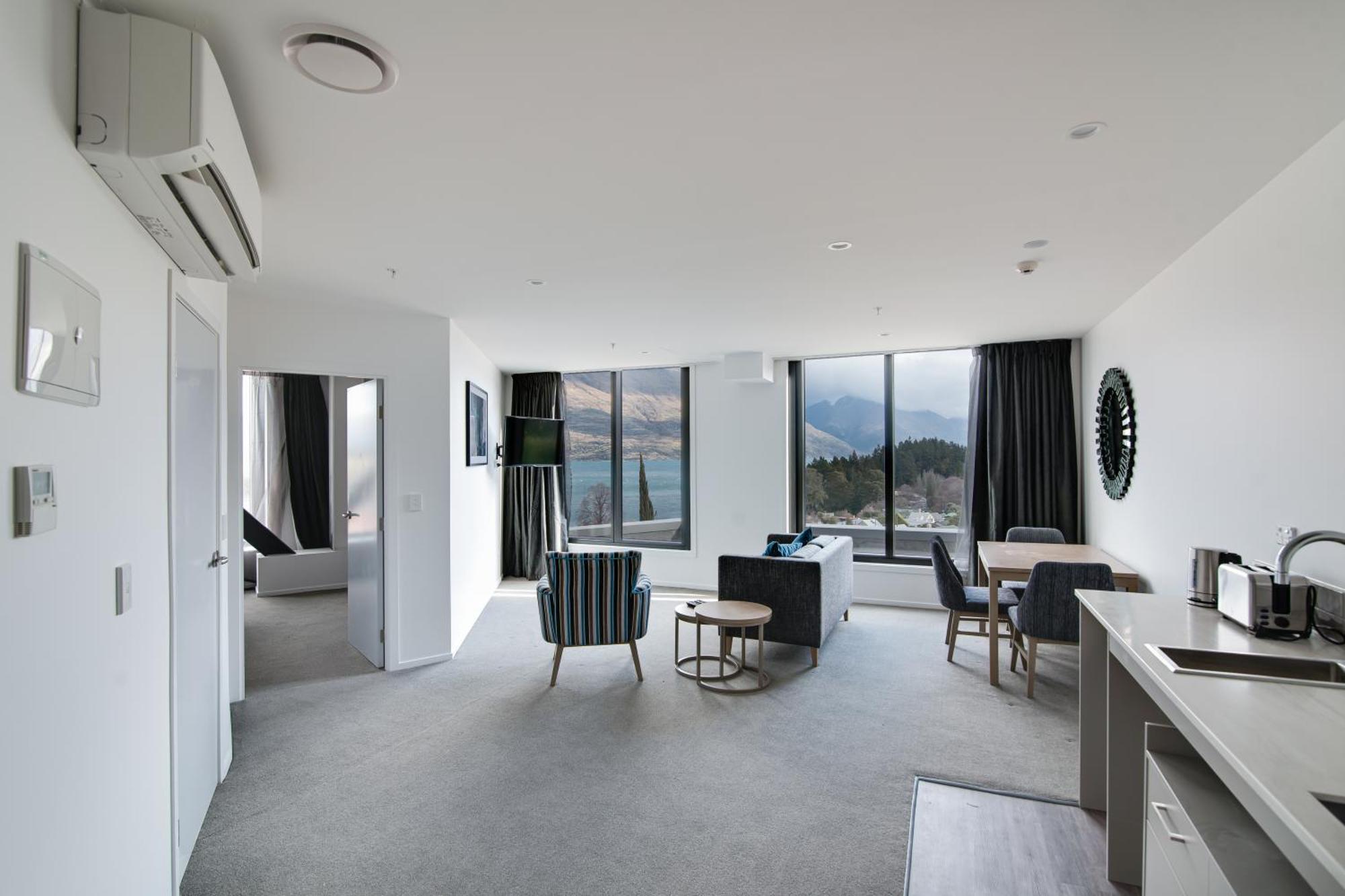 Ramada By Wyndham Queenstown Central Buitenkant foto