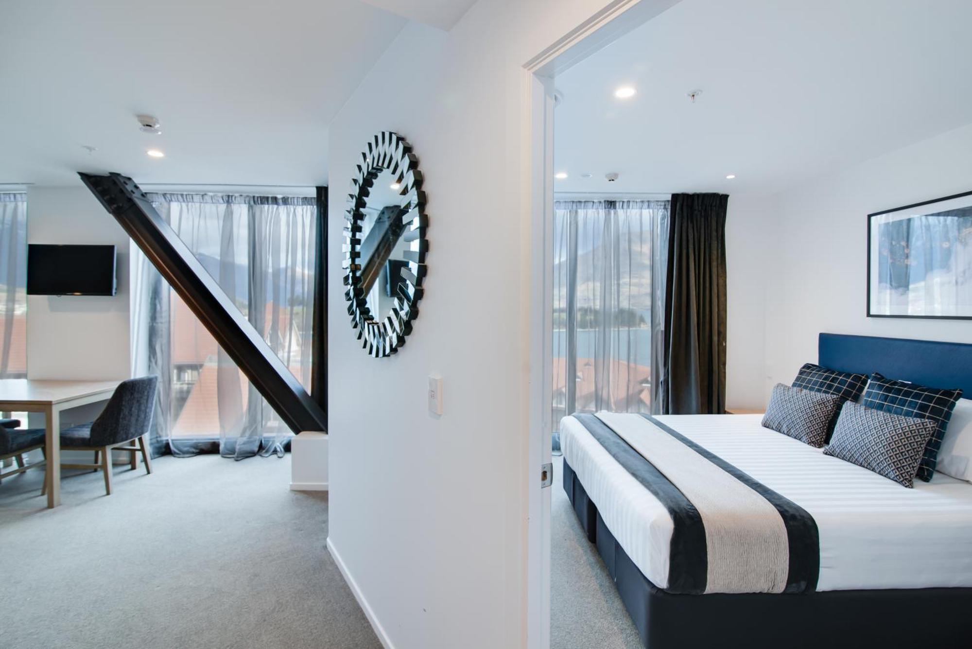 Ramada By Wyndham Queenstown Central Buitenkant foto