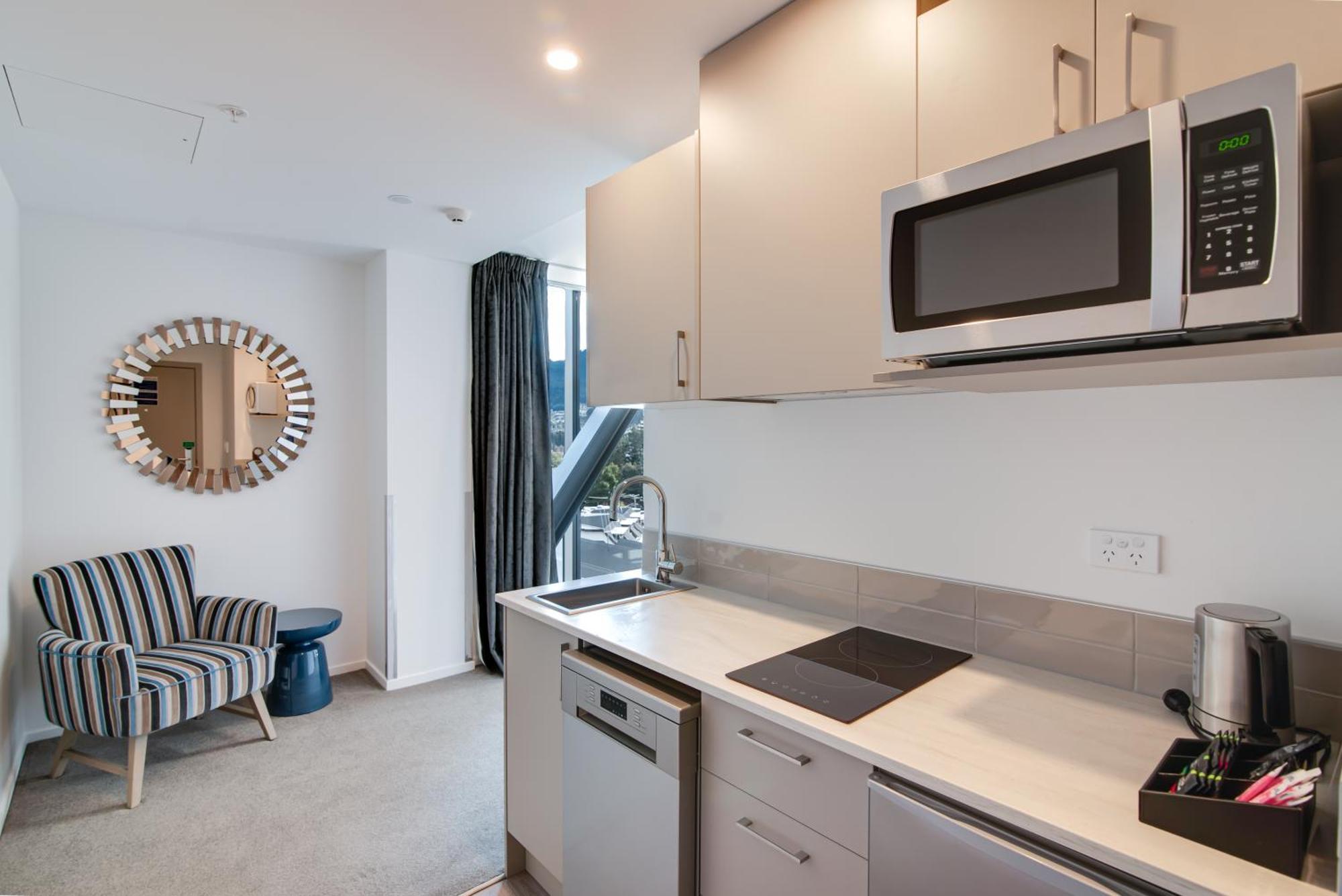 Ramada By Wyndham Queenstown Central Buitenkant foto